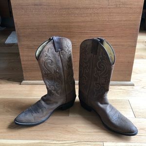 Brown men’s Justin cowboy boot 10.5